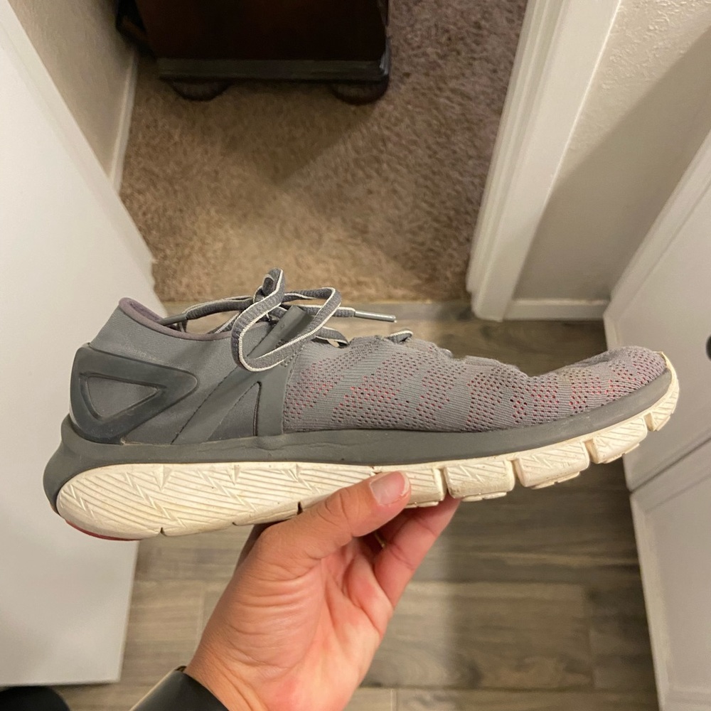 Ladies Under Armor shoes- Size 9 - Picture 4 of 5